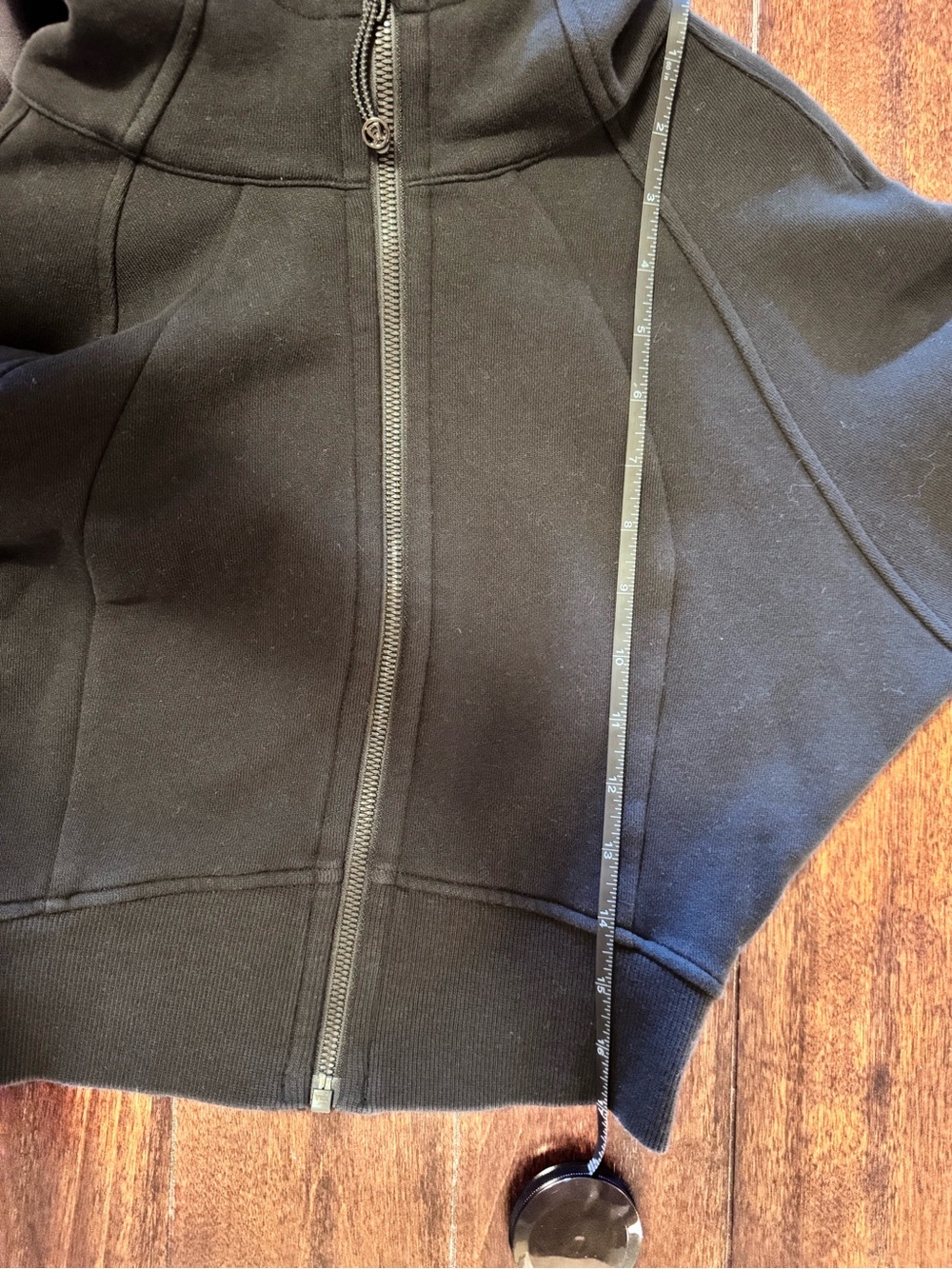 Worn once. Lululemon Scuba Full-Zip Cropped Hoodie - black - Picture 7 of 7
